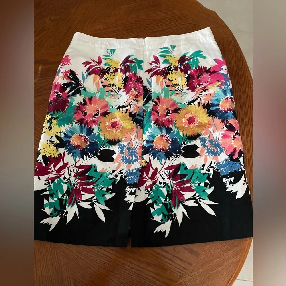 Van Heusen Pencil Skirt Sz. 10 - Picture 3 of 4